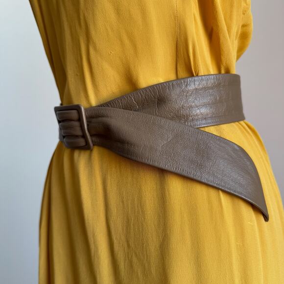 Vintage 80s Taupe Buttery Kid Leather Belt - Picture 3 of 9